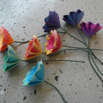 Lonely flower, simple modular flower from 9 squares.