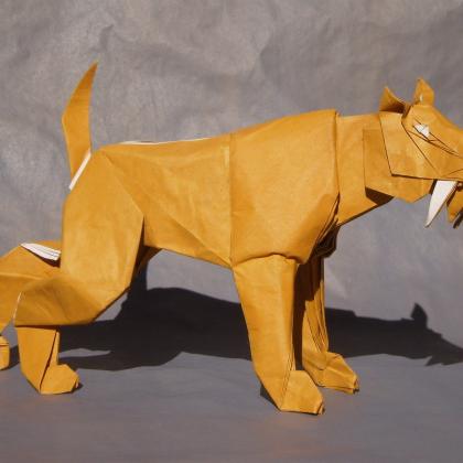 Smilodon - Richard Galindo Flores Origamico