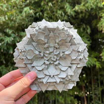This model is another molecule extension. It’s based on a 48-division grid using Elephant Hide 110 gsm paper. Soon, I’ll be teaching a variation of it at the first virtual meeting of the Origami University, organized by Origami USA.