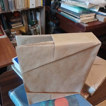 As school and university teacher, I constantly read and deal with books alot. I created this model in ~2019-2020 to help myself and my pupils to carry, treat and handle our textbooks in a good manner.For example, it prevents damage to the pages of paperbacks carried in a backpack and protects the corners of hardcovers. The design is both simple and practical; you can assemble it in two minutes to fit a book of any size. Kraft paper is the best material to use. Your books will thank you!